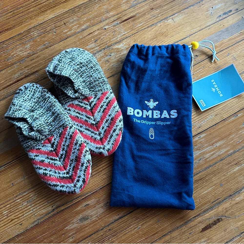 Bombas Gripper Slipper Medium NWT